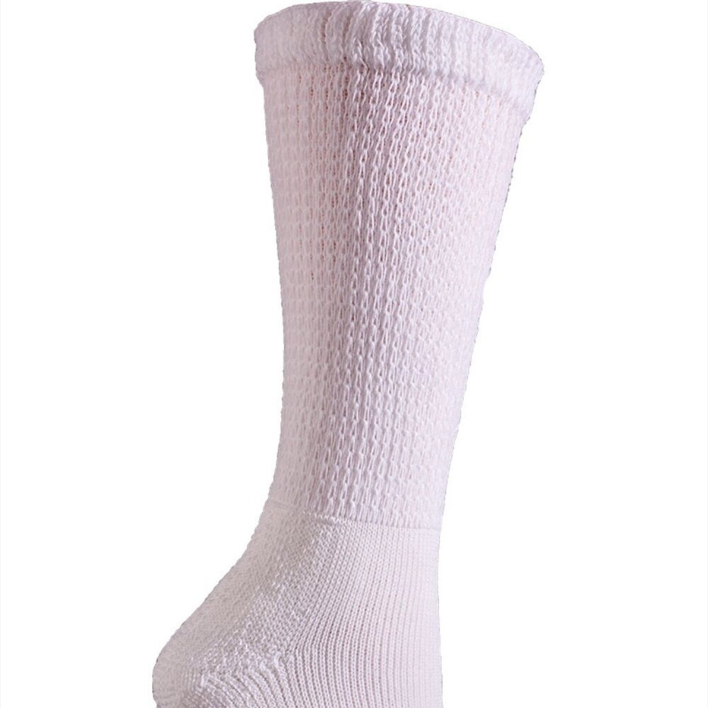 NWT 4 Pairs of White Roomy Diabetic Crew Socks Size Large (10-13)